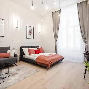 Apartment D20 - Gozsdu Garden - Location By Bqa, Budapest